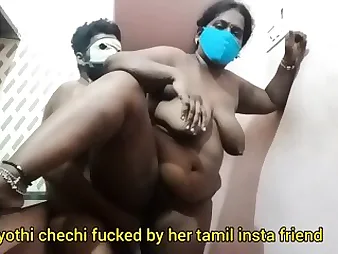 Tamil house-servant fucks Calicut Malayali wifey Jyothi Chechi's pain in the neck and busts the brush big Bristols