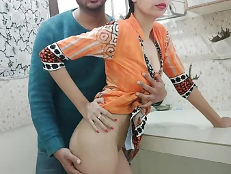 Plumb loco hostess plows Indian Bhabhi's cock-squeezing cunt in the kitchenette