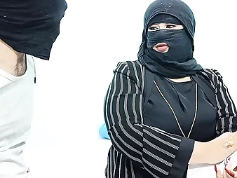 Arab beauty everywhere big bootie gets laid waste rigid by Pinch in scorching saudi parody