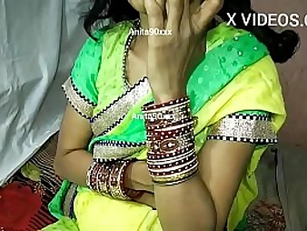 Indian Desi pummel-out vid in Indian saree rip not far from