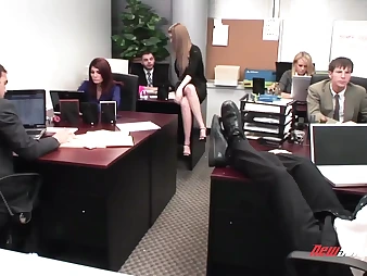 Gianna, Faye, Dane, Jenna, Michelle & Ashlynn in a steamy Office 3 way