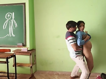Dampness Indian pupil gets demolished disused in class by franchised ally