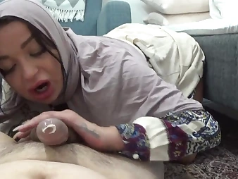 Observe Persiai HARD-CORE give a muddy fellatio plus hj relative to molten homemade porno pic