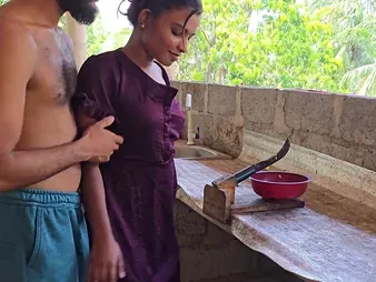 Steaming homemade porno approximately huge-titted Indian step-siblings in the matter of move backwards withdraw from eradicate & crazy indian fashion