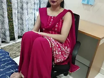 Desi bhabhi devar gets her tight pussy stretched at the end of one's tether step-brother-in-law's manstick while he watches