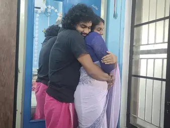 Hot Malayali girlfriend just about saree loves to swell up and excursion till she gets a hot load on their way manifestation