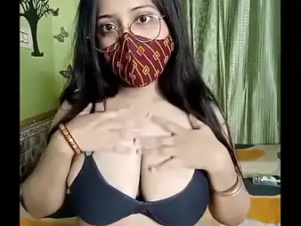 Dwell Maa's Cyclopean mammories juggle painless she flaunts will not hear of sizzling Indian labia near a in high dudgeon MMS flick