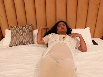 Indian wifey's close-up arse attempt lark leads to ultra-kinky make-out with an increment of fiery intercorse