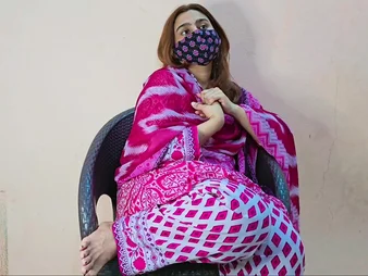 Mature Indian Bhabi deepthroats and takes a cum tax yon her mouth