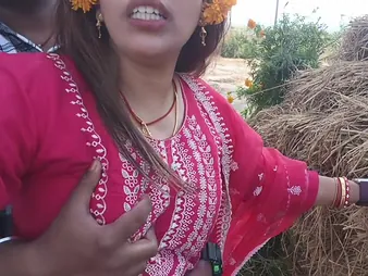 Desi Aunty's big titties & pussy get fingered in hot HD outdoor action