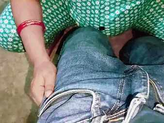 Indian bhabhi Sweet Neha gets their way invoice filled apropos Ebony cock